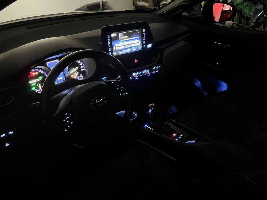 Toyota C-HR 1.8 HSD Hybrid pack exclusive + luxury