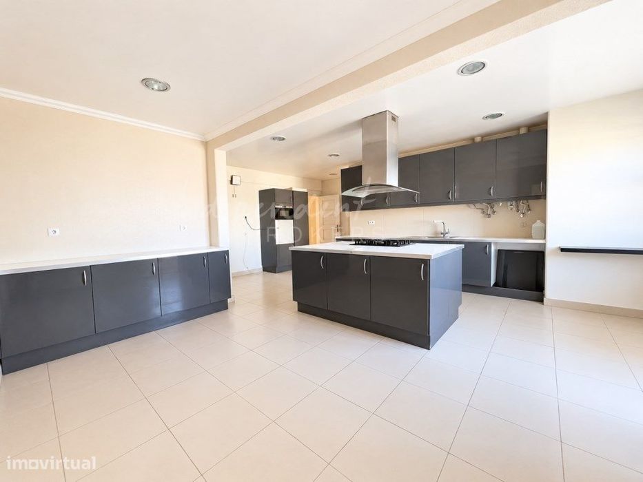 Apartamento T5 Para Arrendamento [Avenida António Augusto Aguiar]