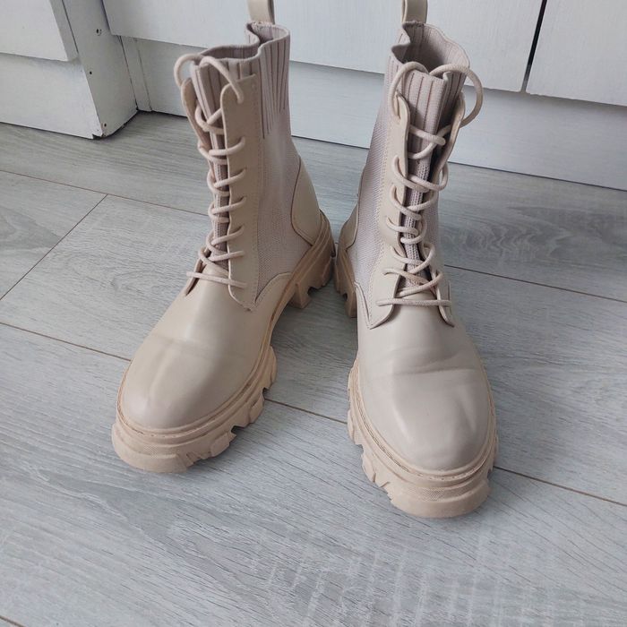 Жіночі молочні ботильйони на шнурівці 38 розмір