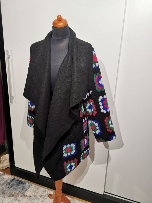 Śliczny płaszcz narzutka bez zapięcia oversize 35% wełna