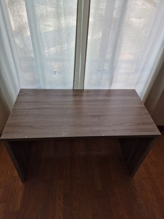 Mesa de escritório em madeira compensada, branca/cinzenta