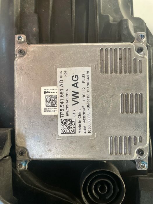 Ótica / farol esquerda SEAT Leon (5F1)