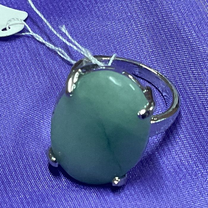 Anel pedra verde clarinho biju,peça vintage 19,5 m