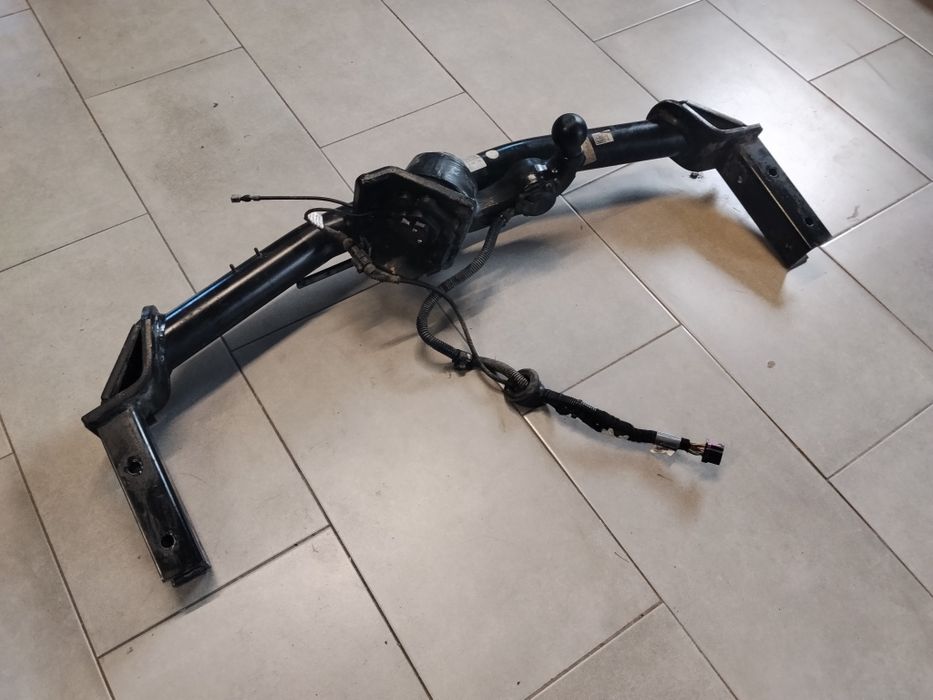 Oryginalny skladany  hak holowniczy Audi Q5  08-17