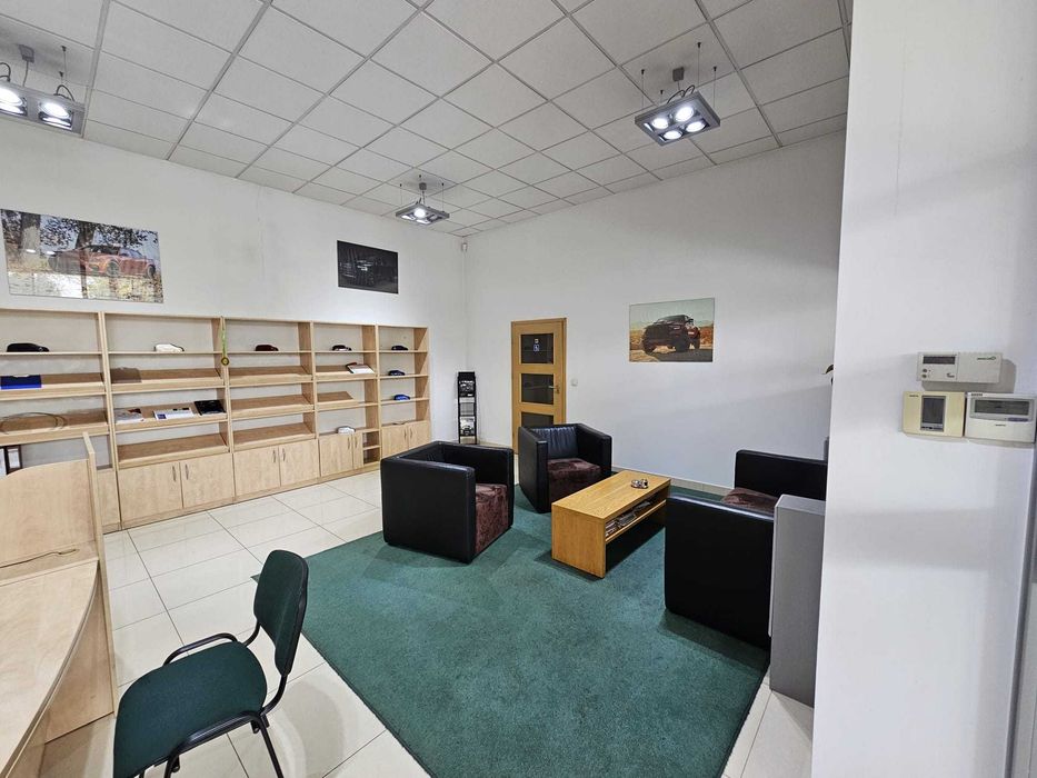 lokal użytkowy - sala sprzedaży samochodów