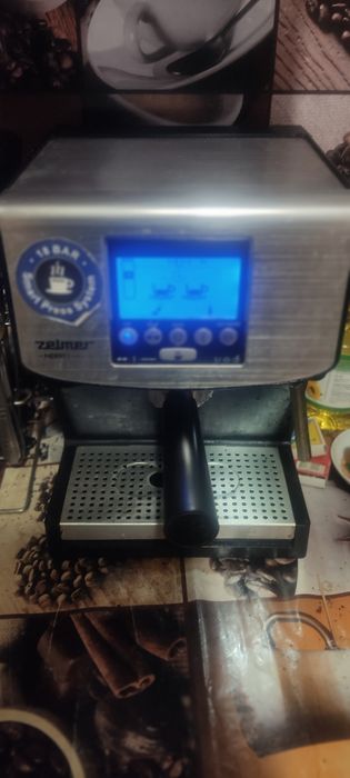 Продам кофемашину рожковая Zelmer ZCM2184X на запчасти.