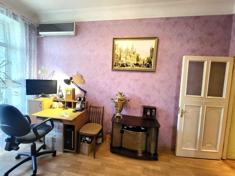 Продаж 2-х к.кв. ЦЕНТР міста вул. 12 Квітня буд.№5 (4 поверх).