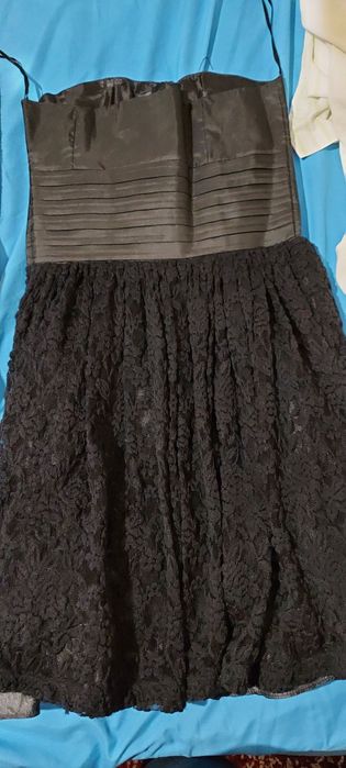 Vestido preto com roda em renda