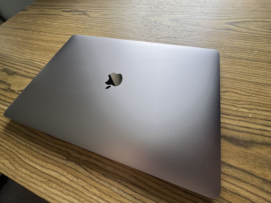 MacBook Pro 15” A1990