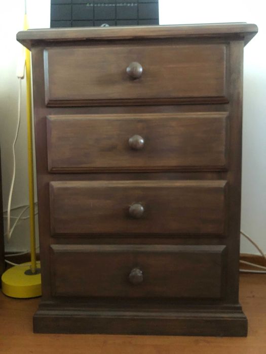 Mesinha de cabeceira / Camiseiro / móvel de apoio com gavetas