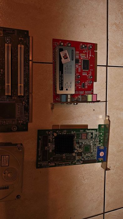 Podzespoły od starego PC Pentium III dysk Quantum płyta glówna ram