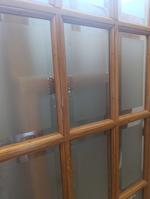 Vendo porta com aro madeira nogueira