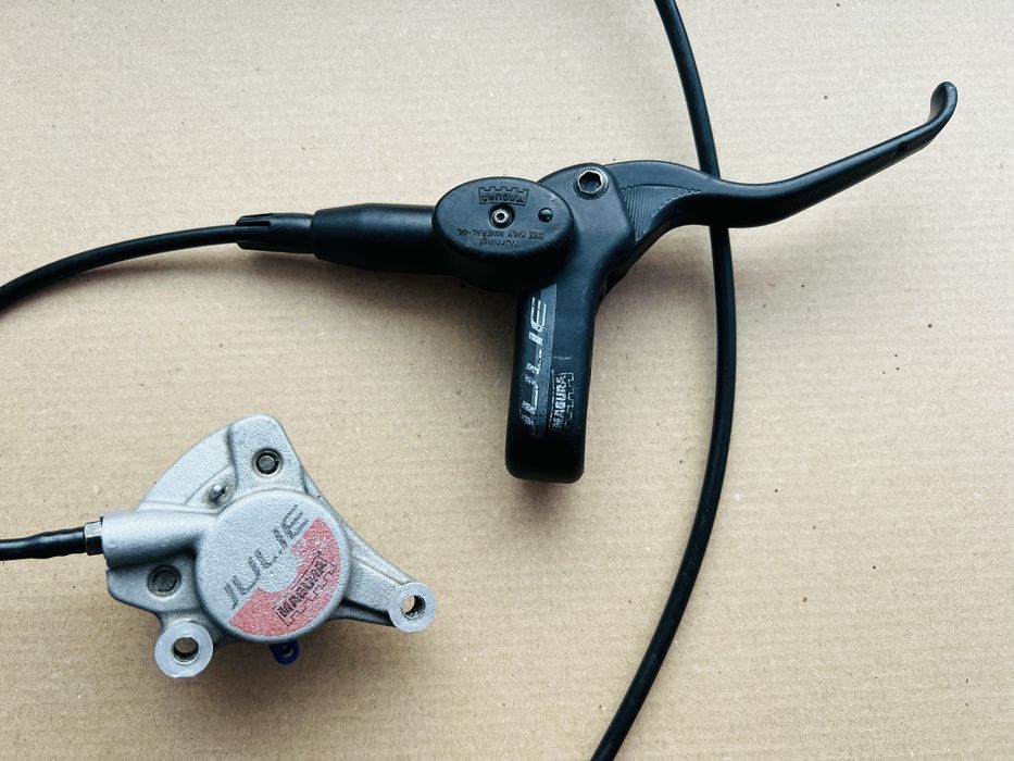 Hamulec hydrauliczny tarczowy MAGURA JULIE Klamka Prawa Zacisk tył 137