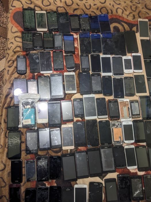 Продам лот  сенсорний телефонів