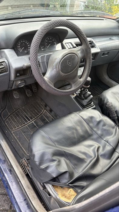 Renault Clio 1997 – Económico e a andar bem