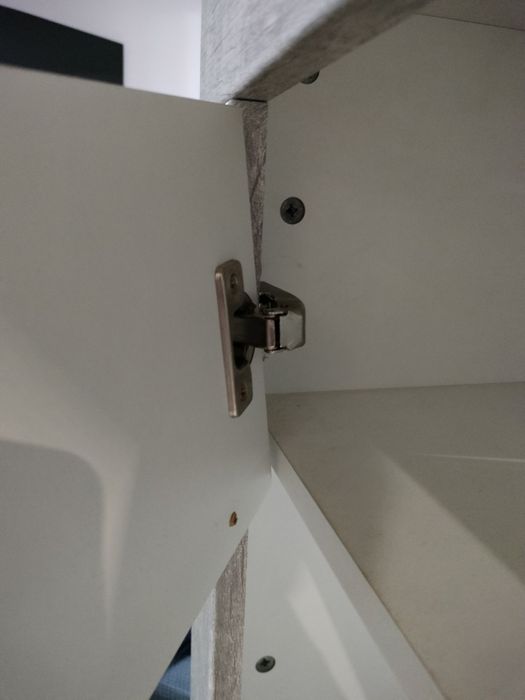 Biala witryna podświetlana