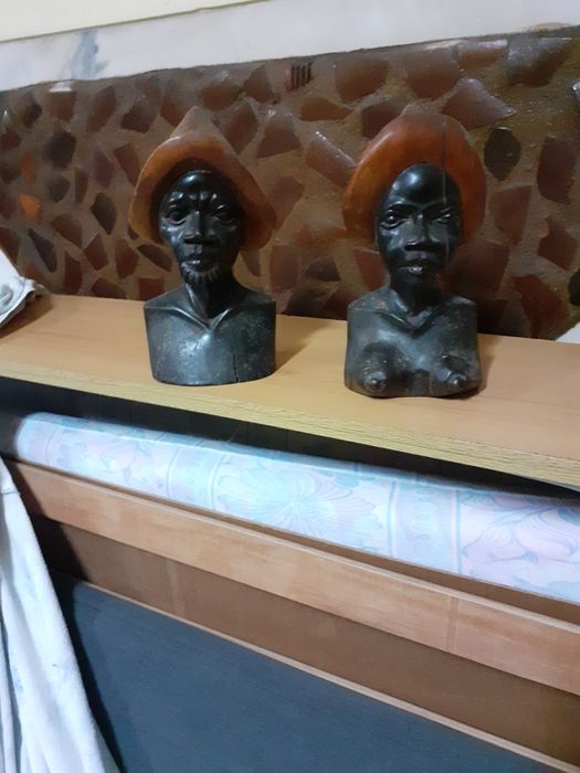 Bustos de casal Africano