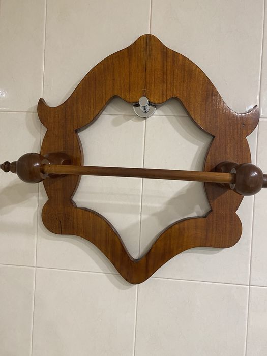 Toalheiro antigo em madeira de vinhático