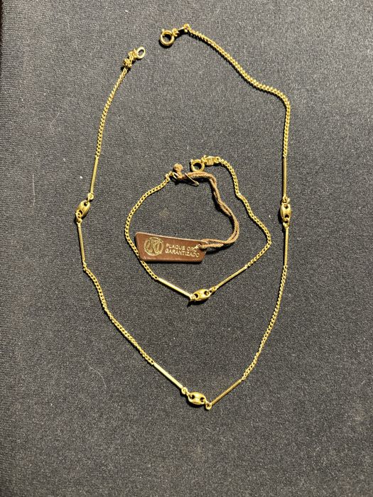 Conjunto Colar e Pulseira banhado a ouro.
