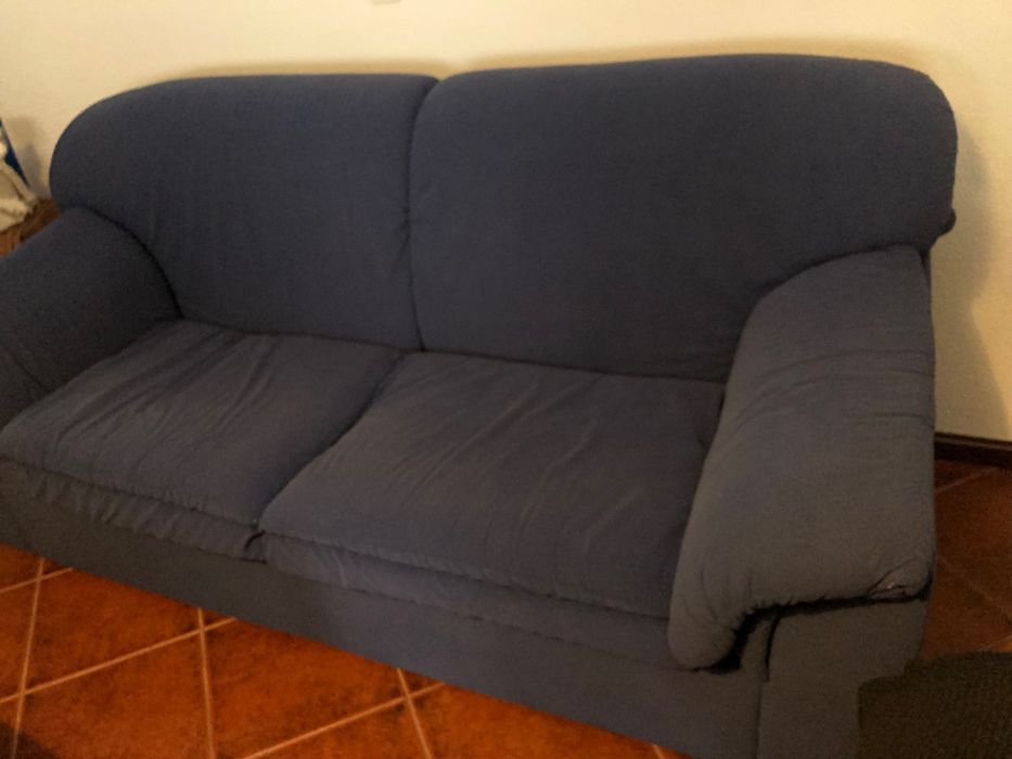 Sofá de três lugares azul