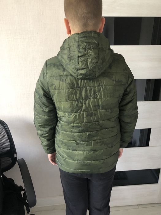 Куртка демісезонна.