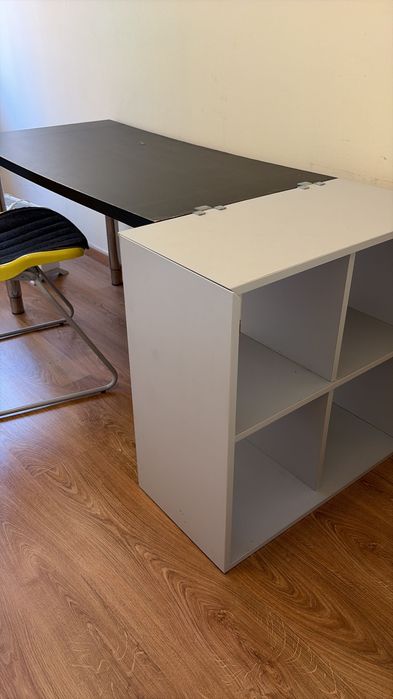 Secretária com estante Ikea