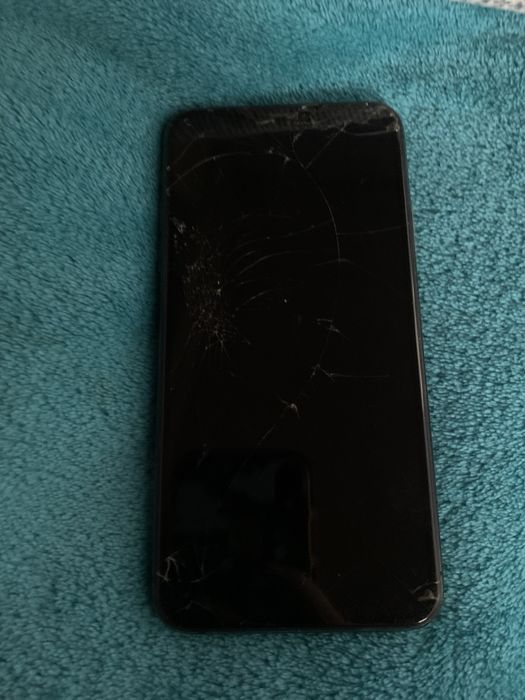 Продам 11 айфон про макс на запчасти