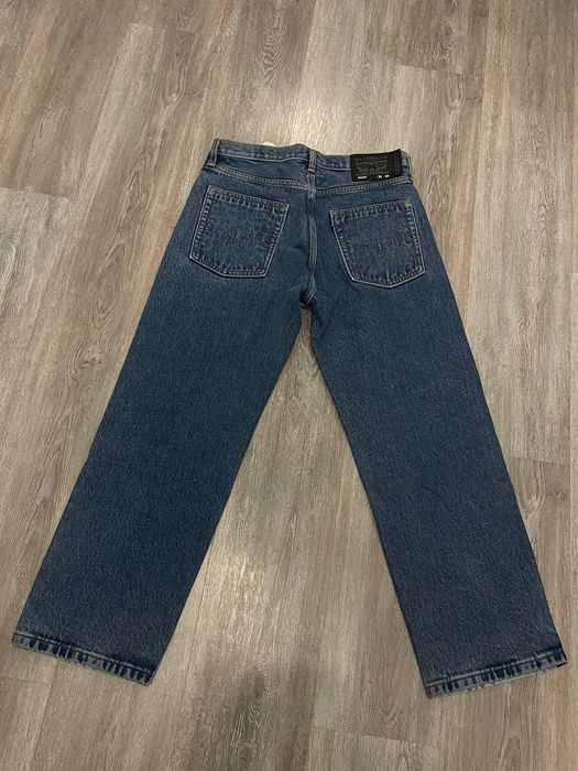 Levi's baggy jeans