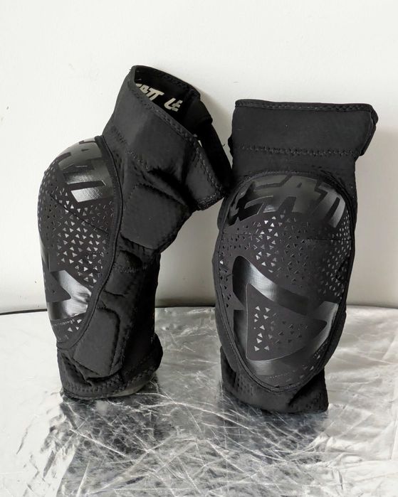 Ochraniacze na kolana / nakolanniki LEATT Knee Guard 3DF 5.0 Zip BLK rozmiar L/XL / czarne / rozpinane na zamek