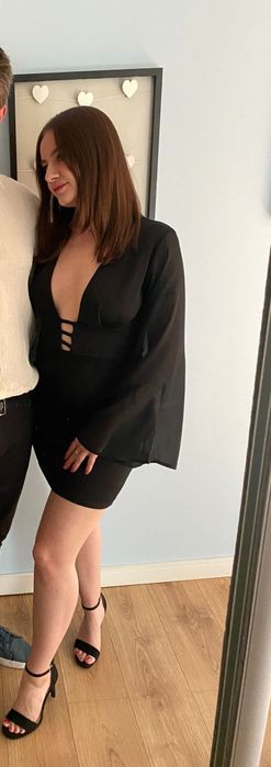 Sukienka mini z tiulowymi rekawami