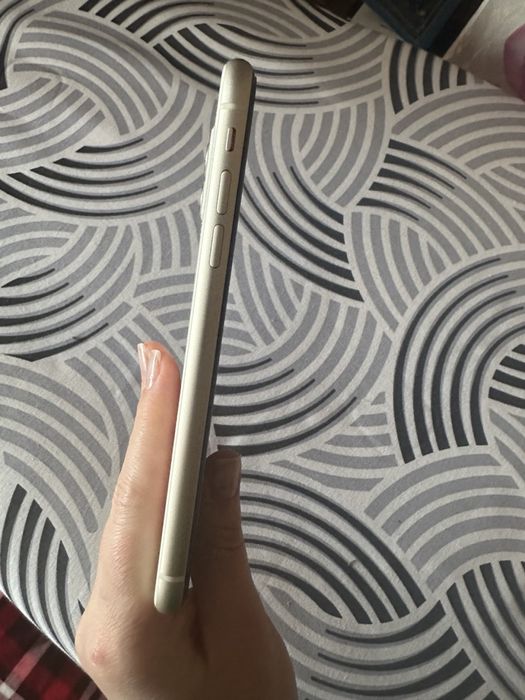 Продам Iphone 11