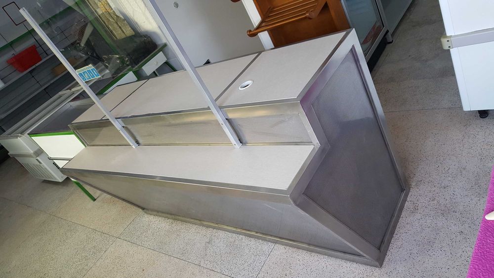 Balcão de atendimento em inox