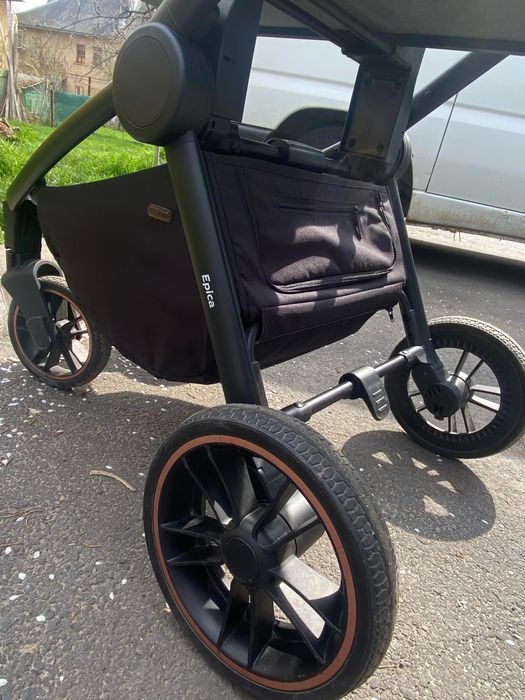 Продам коляску Carrello Epica 2в1