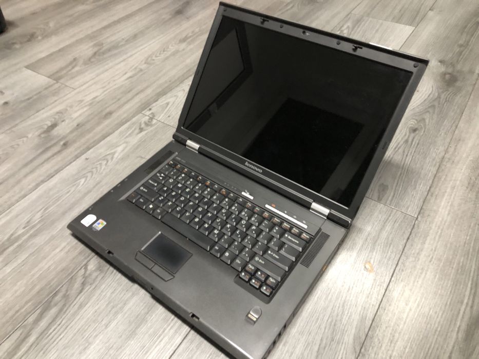 Laptop Lenovo 17cali, Intel Celeron + Win XP