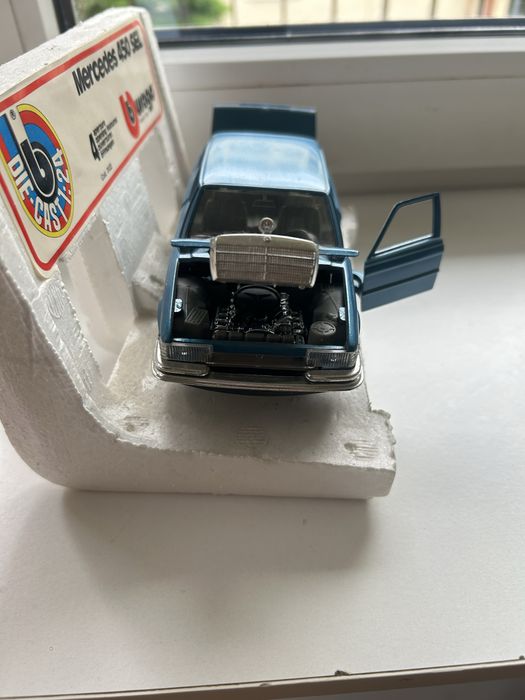 Stary samochód Mercedes 450 SEL burrago PRL