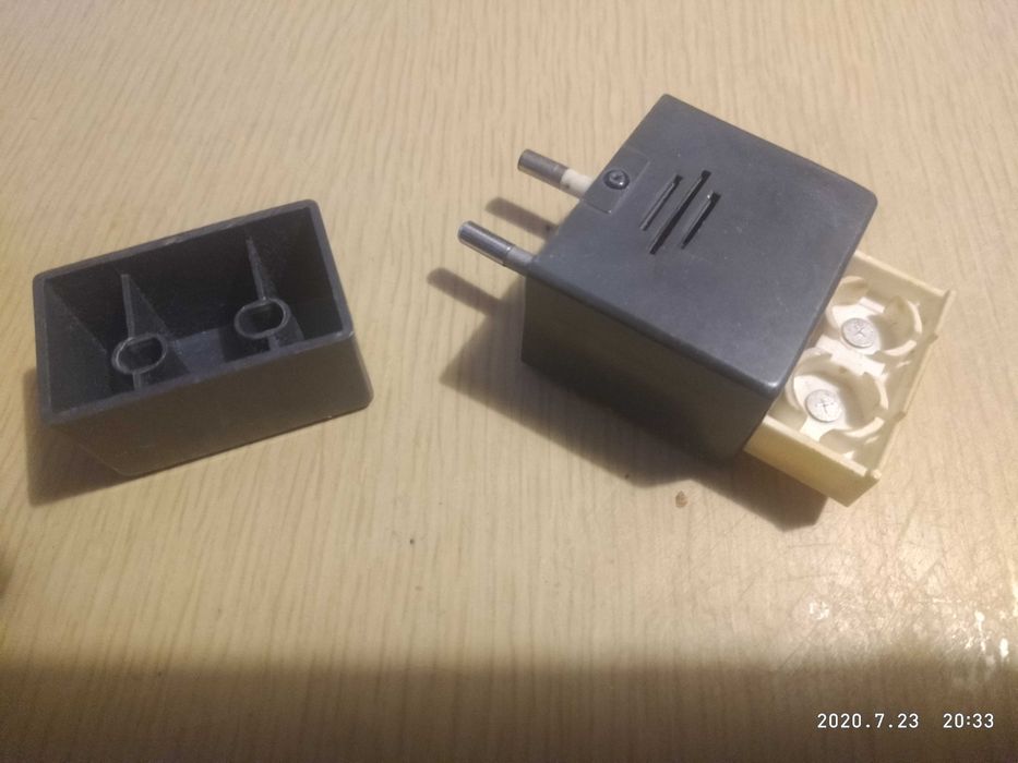 Зарядное устройство, пожарный извещатель, кнопка