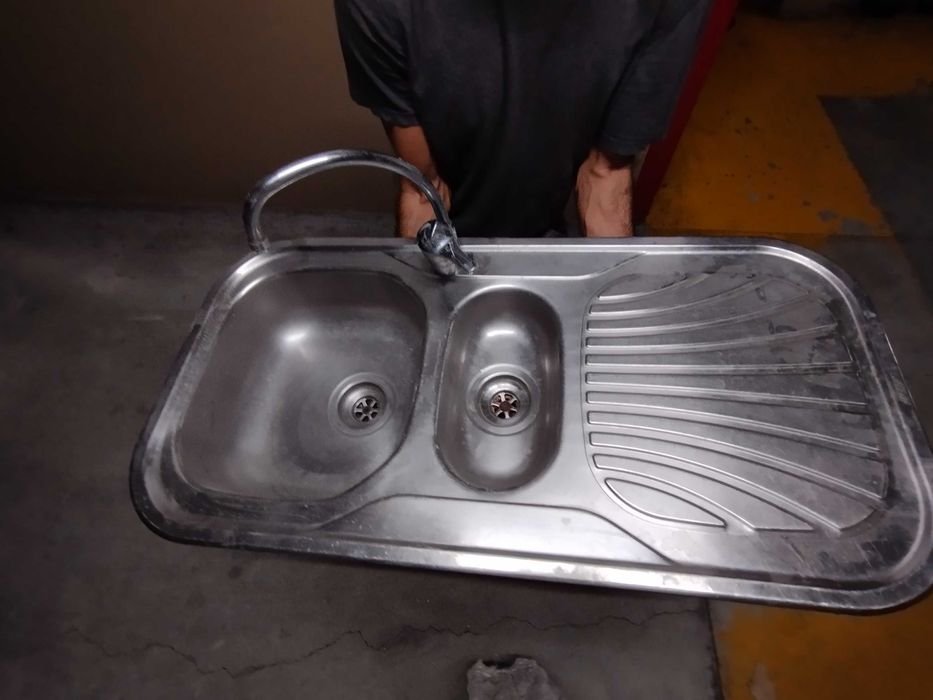 Pia e meia de cozinha