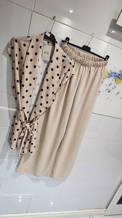 Nowe komplet beżowy
