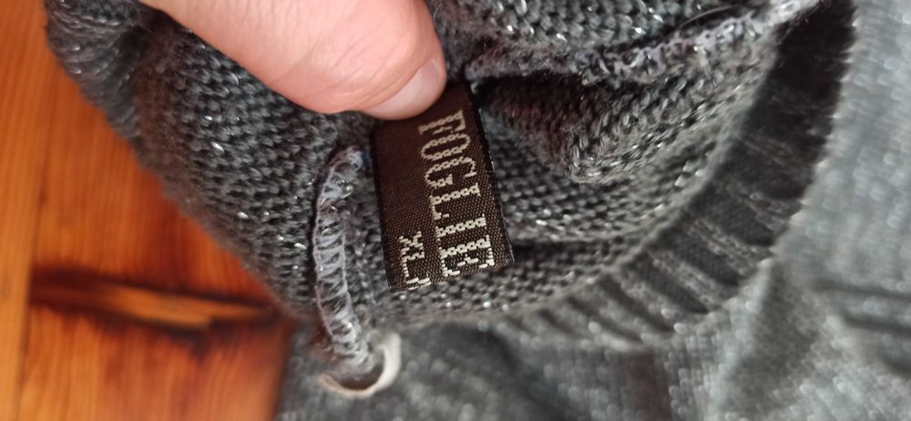 Sweter ze srebrną nitką M