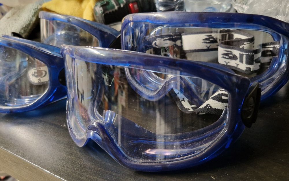 5 oculos de protecção novos sem uso
Marcas Françes 
Pvp 17 EUR cada
Ve