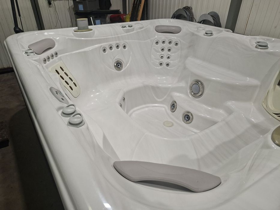 Jacuzzi ogrodowe hotspring