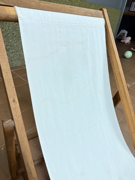 Cadeira espreguiçadeira em madeira