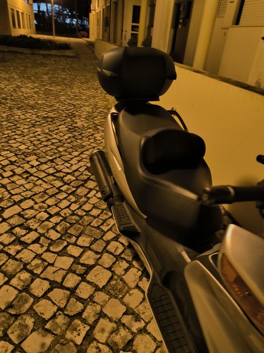 Sukuzi Burgman 650 com poucos km