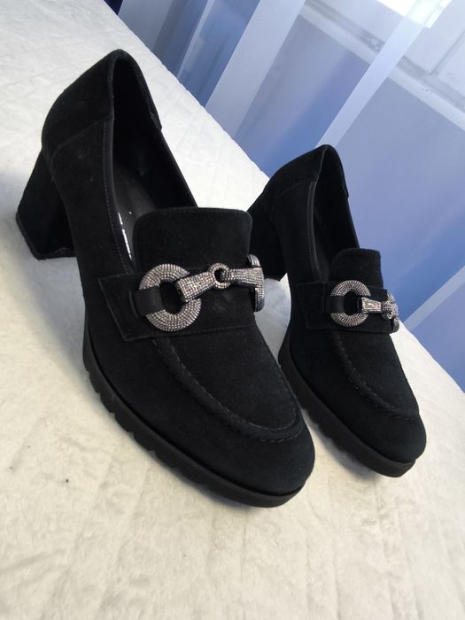 M&M Shoes - półbuty czarne loafersy na obcasie z ozdobną klamrą