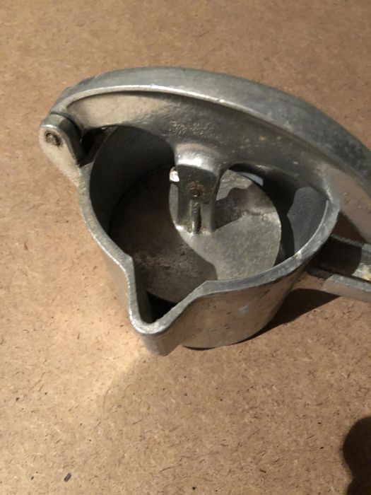 Espremedor de citrinos antigo