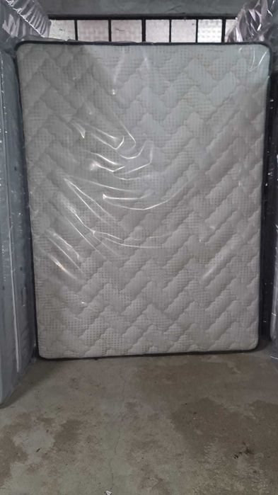 Colchões de molas  e estrados