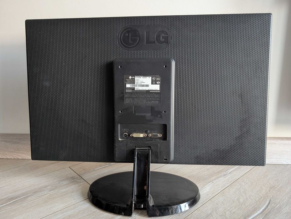 Монітор LG FLATRON 24EA53T