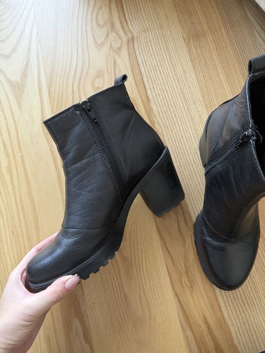 Skórzane botki na obcasie Vagabond 38 buty czółenka