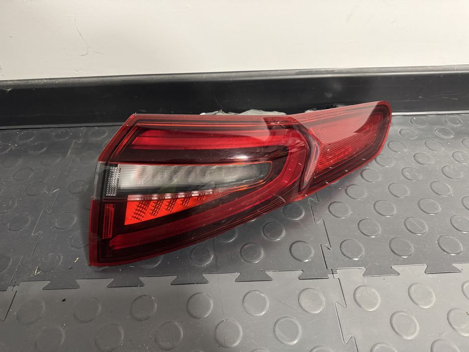 Alfa Romeo Stelvio lampa prawa tył w błotnik