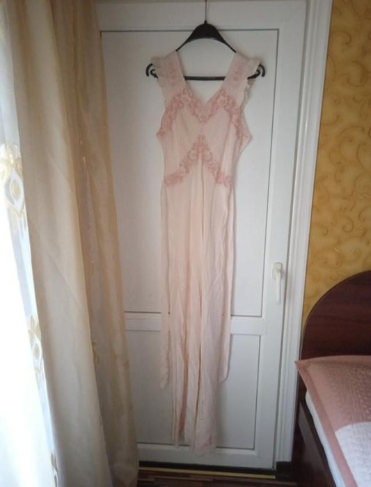 Вишукана нічна сорочка чи сукня максі в білизняному стилі шовкова